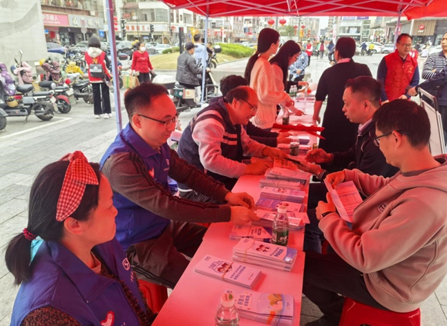 （石碣）春风送真情，就业暖民心——石碣镇开展2025年第二场“春风行动暨南粤春暖”招聘活动