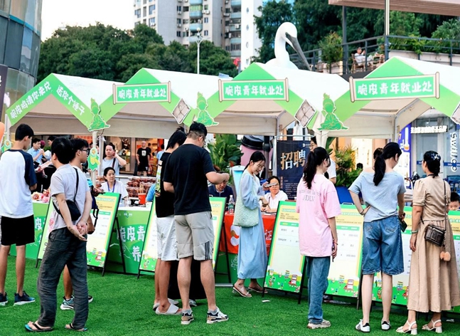 （长安）百万英才汇南粤｜莞聘夜市，点燃长安就业创业热潮