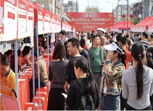 （石碣）春风送岗促就业，真情相助暖民心——石碣镇开展2026年春风行动暨“南粤春暖”招聘活动