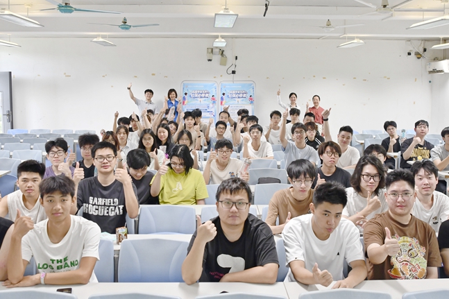 社保护航青春路 政策宣讲进校园——东莞市社保基金中心联合东莞理工学院开展社保政策宣讲